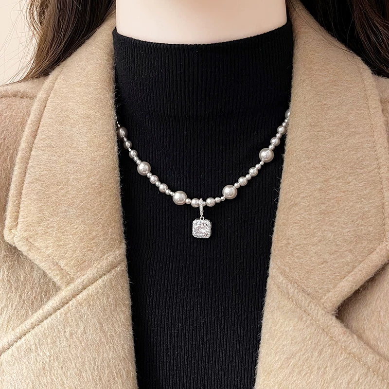 TWISTED PEARL SWEATER CHAIN