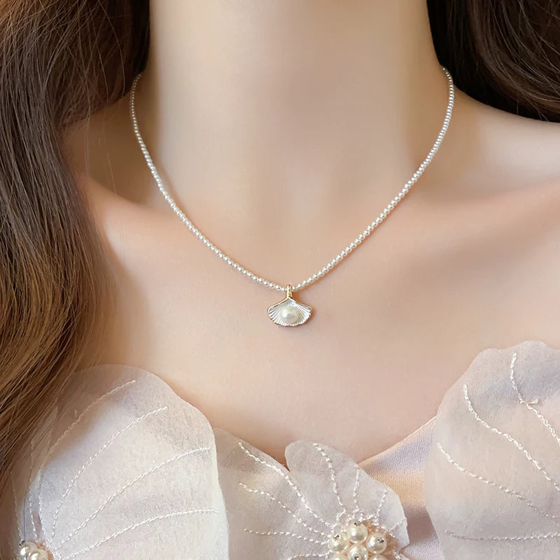 TWISTED PEARL SWEATER CHAIN