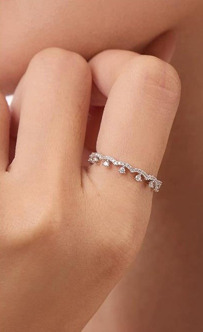 LUXURY SILVER ZIRCONIA RING