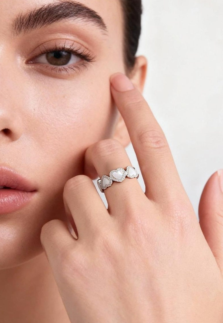 LUXURY SHELL PINKY RING