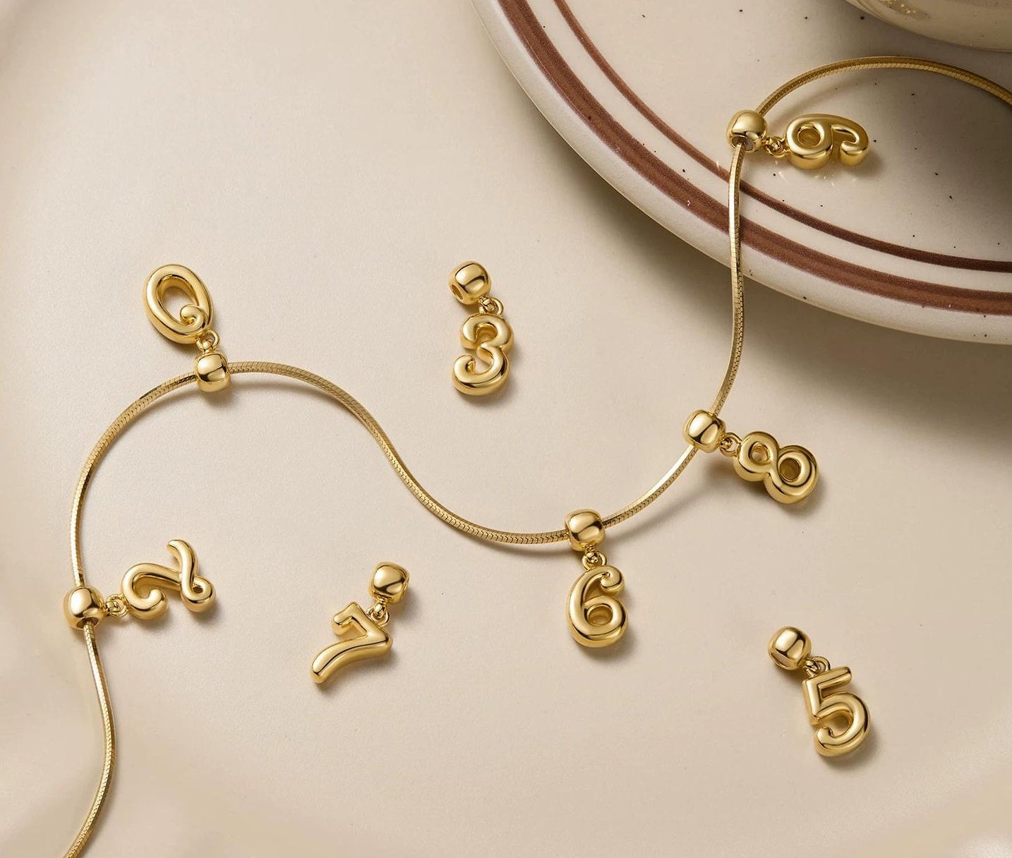 NICHE COLLARBONE NECKLACE