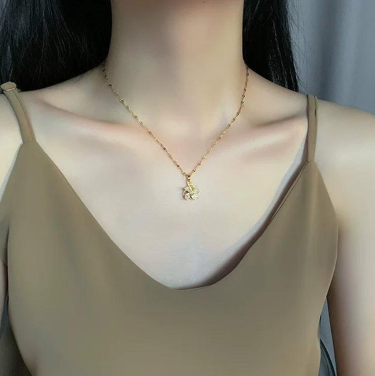 WINDMILL COLLARBONE NECKLACE