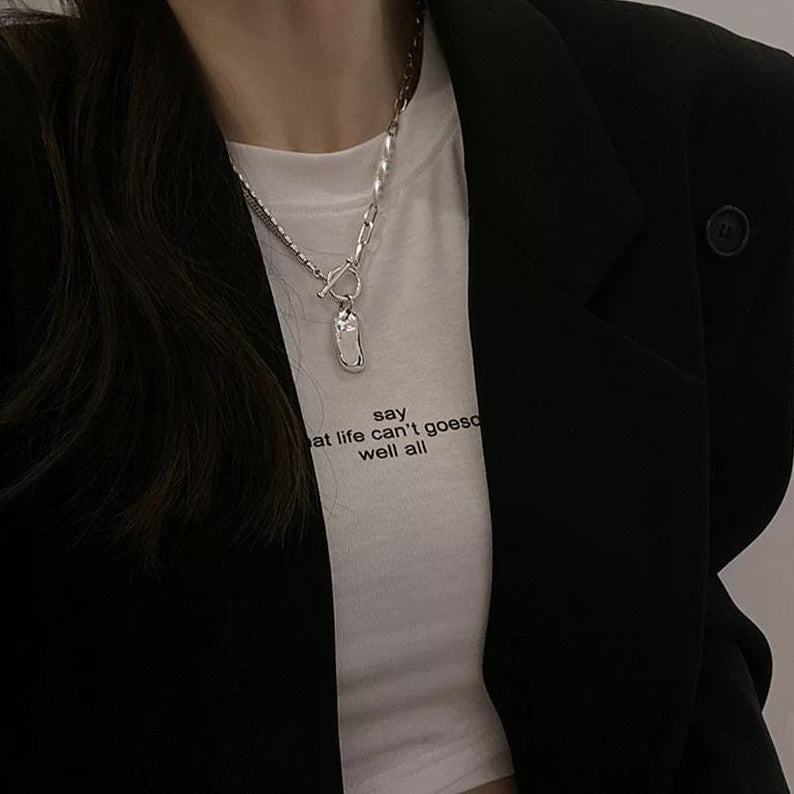 CHIC LAYERED PEARL NECKLACE
