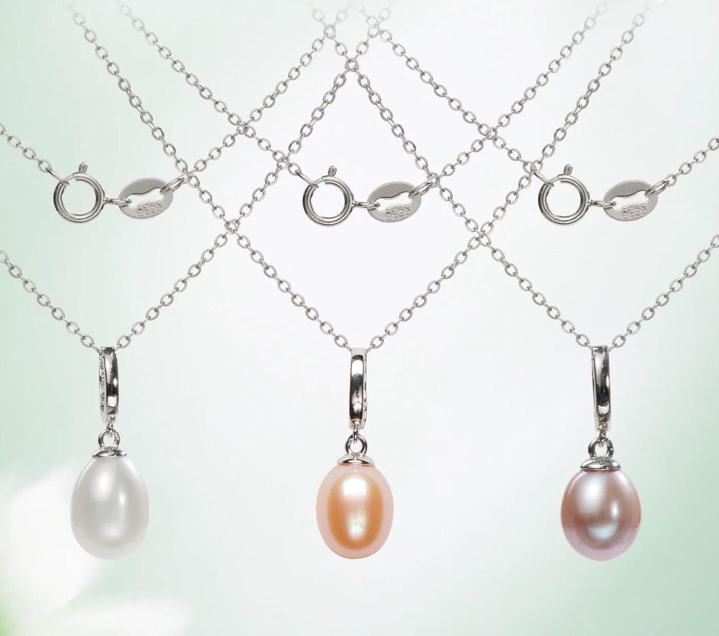 MINIMALIST PEARL PENDANT NECKLACE