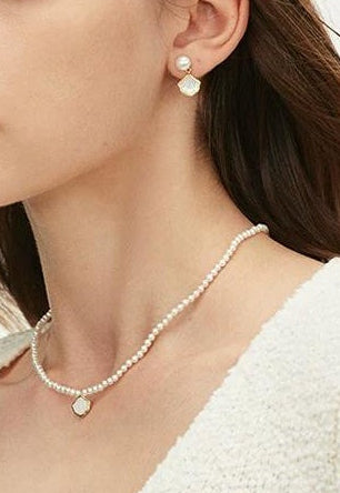 ELEGANT PEARL SHELL NECKLACE