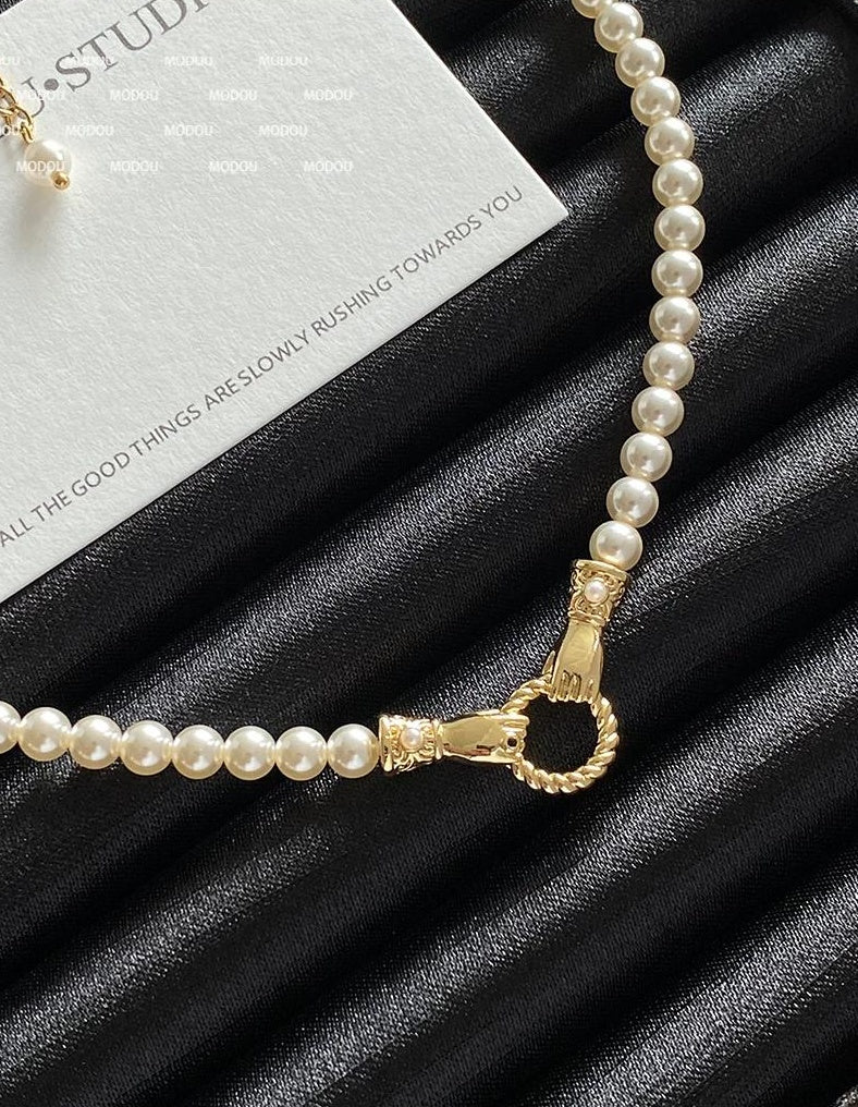 FAIRYTALE VINTAGE PEARL STATEMENT NECKLACE