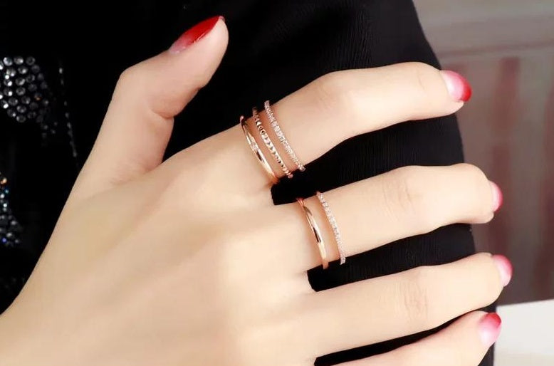 MINIMALIST DIAMOND RING