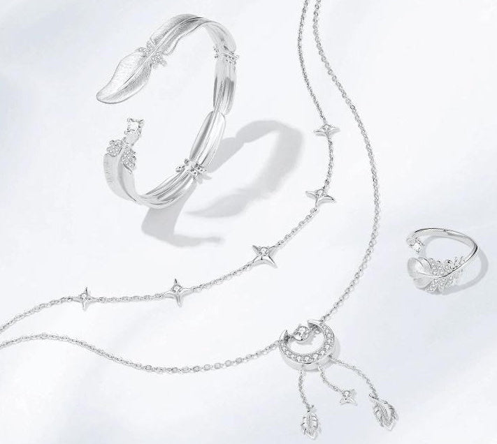 ZIRCONIA FEATHER RING