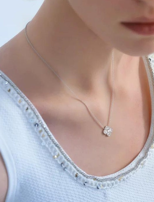 SILVER CLOVER PENDANT NECKLACE