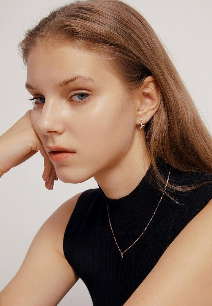 MINIMALIST LETTER PENDANT NECKLACE