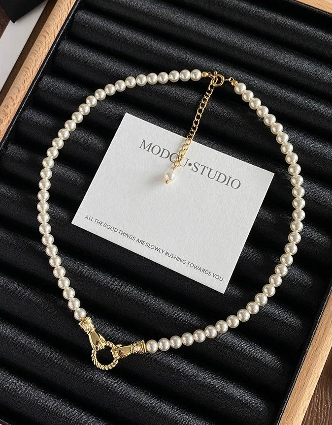 FAIRYTALE VINTAGE PEARL STATEMENT NECKLACE