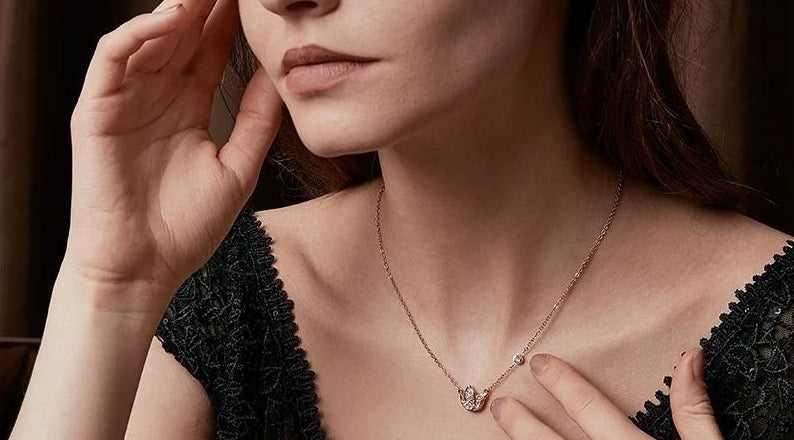 MINIMALIST BIRD NECKLACE