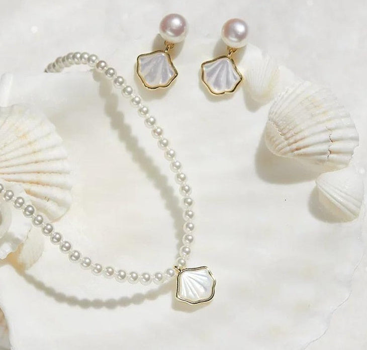 ELEGANT PEARL SHELL NECKLACE