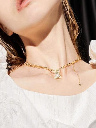 CHILDLIKE BEAR PEARL NECKLACE