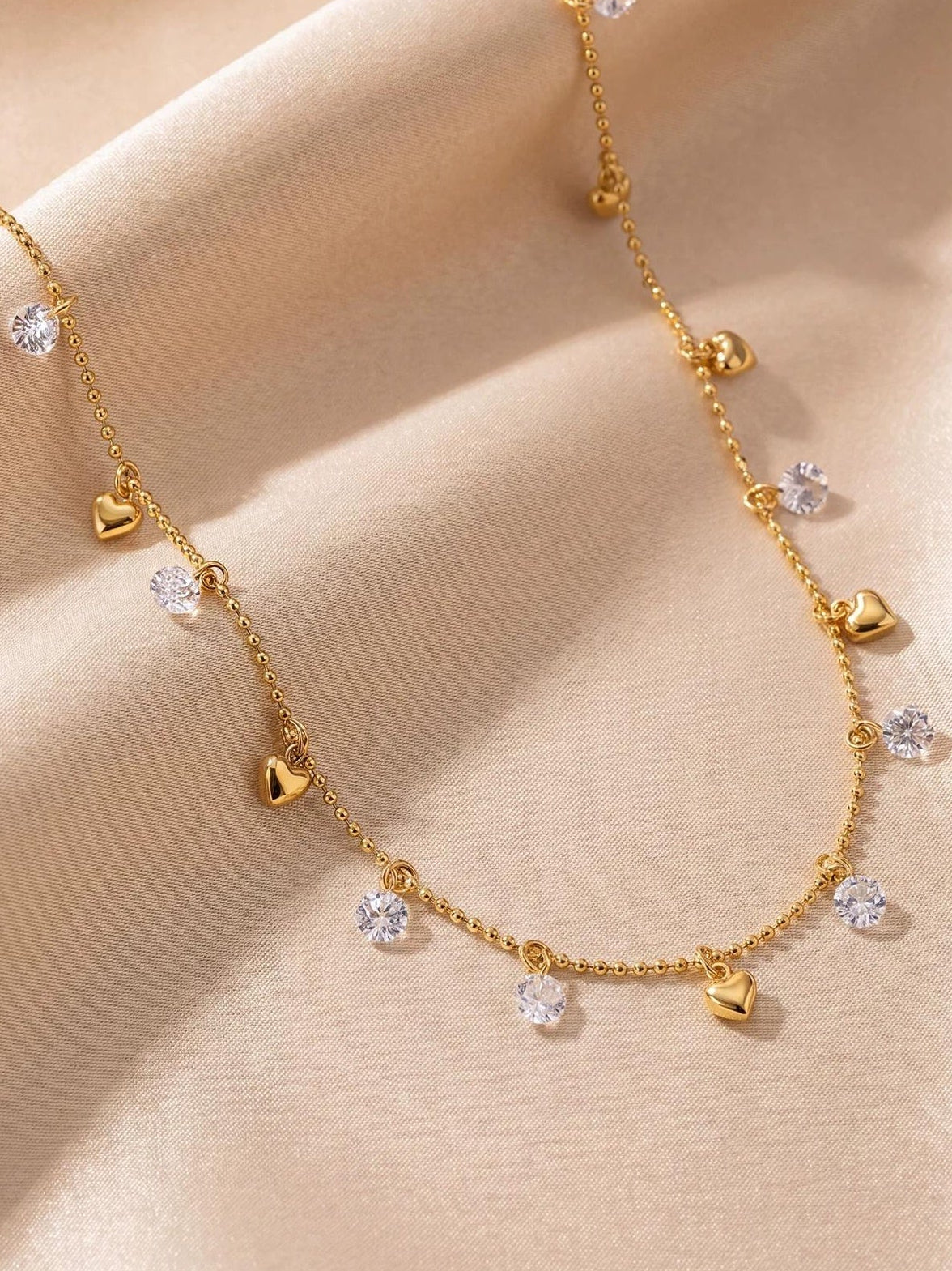 HEART-SHAPED COLLARBONE NECKLACE