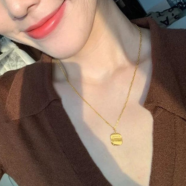 KOREAN CURLED-EDGE PENDANT NECKLACE