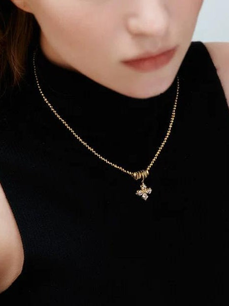GOLD CLOVER NECKLACE SWEATER CHAIN