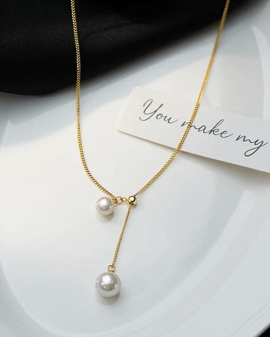 SOPHISTICATED PEARL NECKLACE