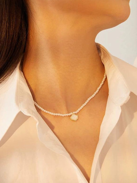 ELEGANT PEARL SHELL NECKLACE