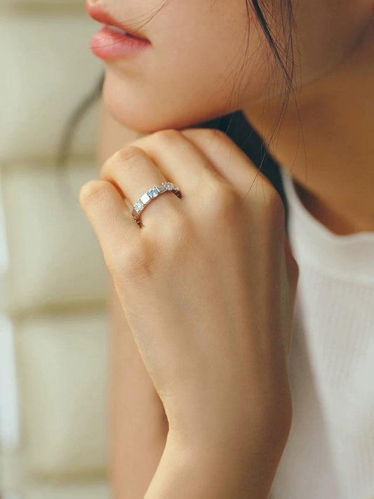 LUXURY PLAIN BAND RING