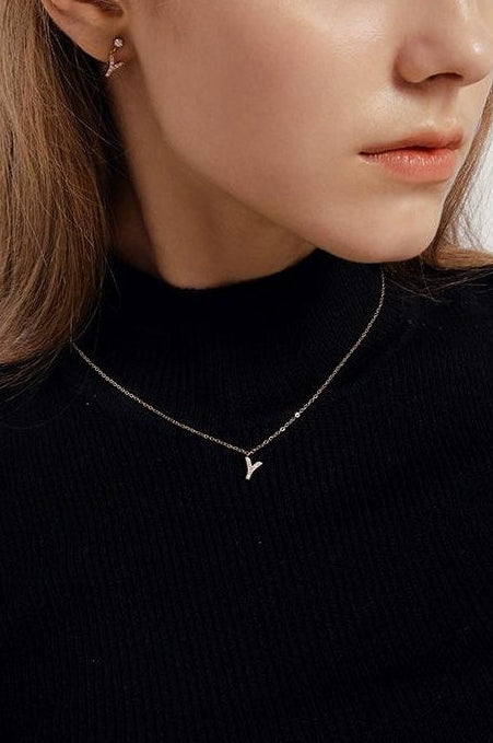 MINIMALIST LETTER PENDANT NECKLACE
