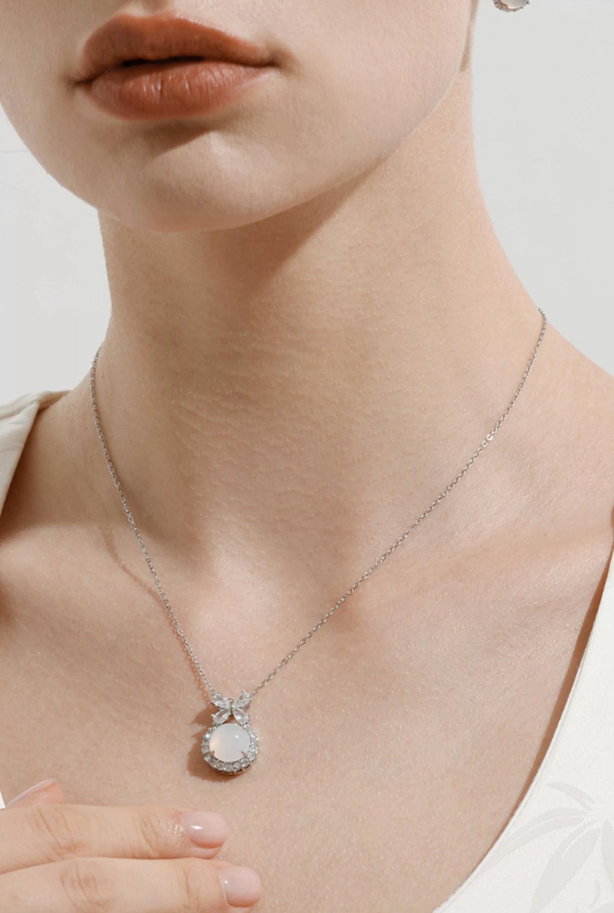 CRYSTAL FOUR LEAF CLOVER NECKLACE