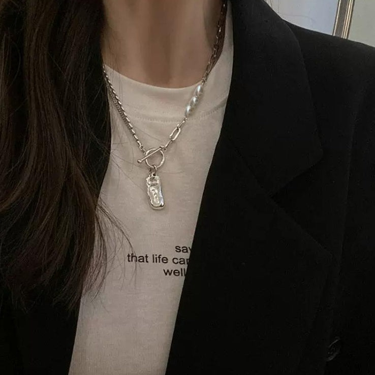 CHIC LAYERED PEARL NECKLACE