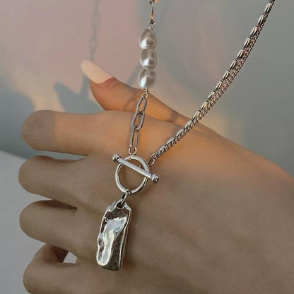 CHIC LAYERED PEARL NECKLACE