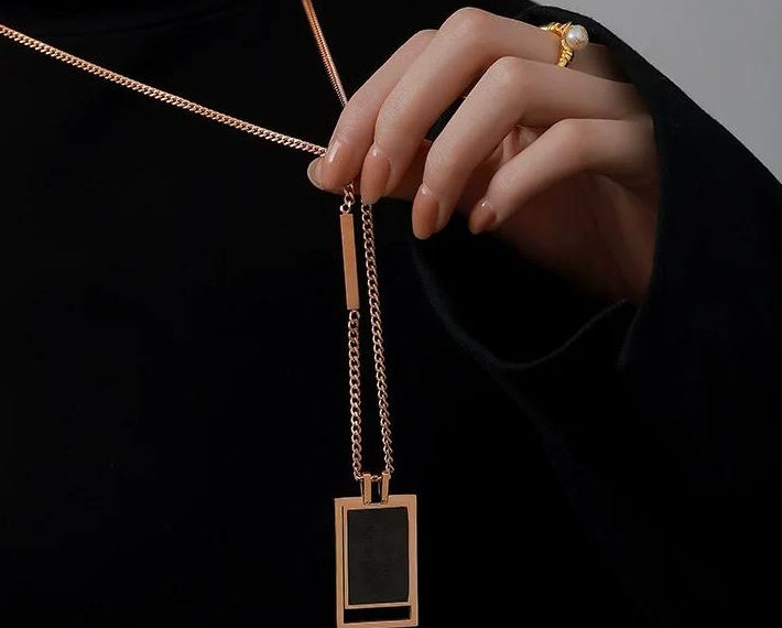 MINIMALIST ENGRAVED NECKLACE