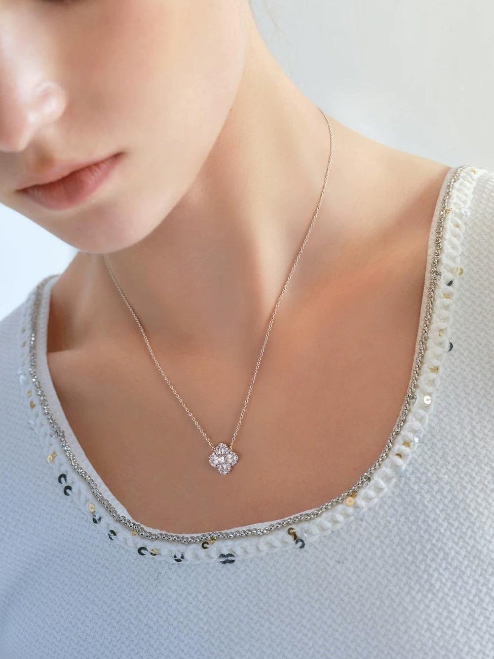SILVER CLOVER PENDANT NECKLACE