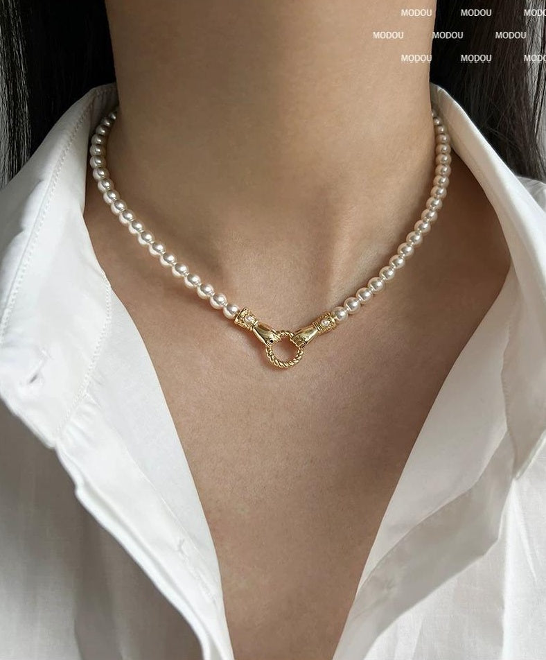 FAIRYTALE VINTAGE PEARL STATEMENT NECKLACE