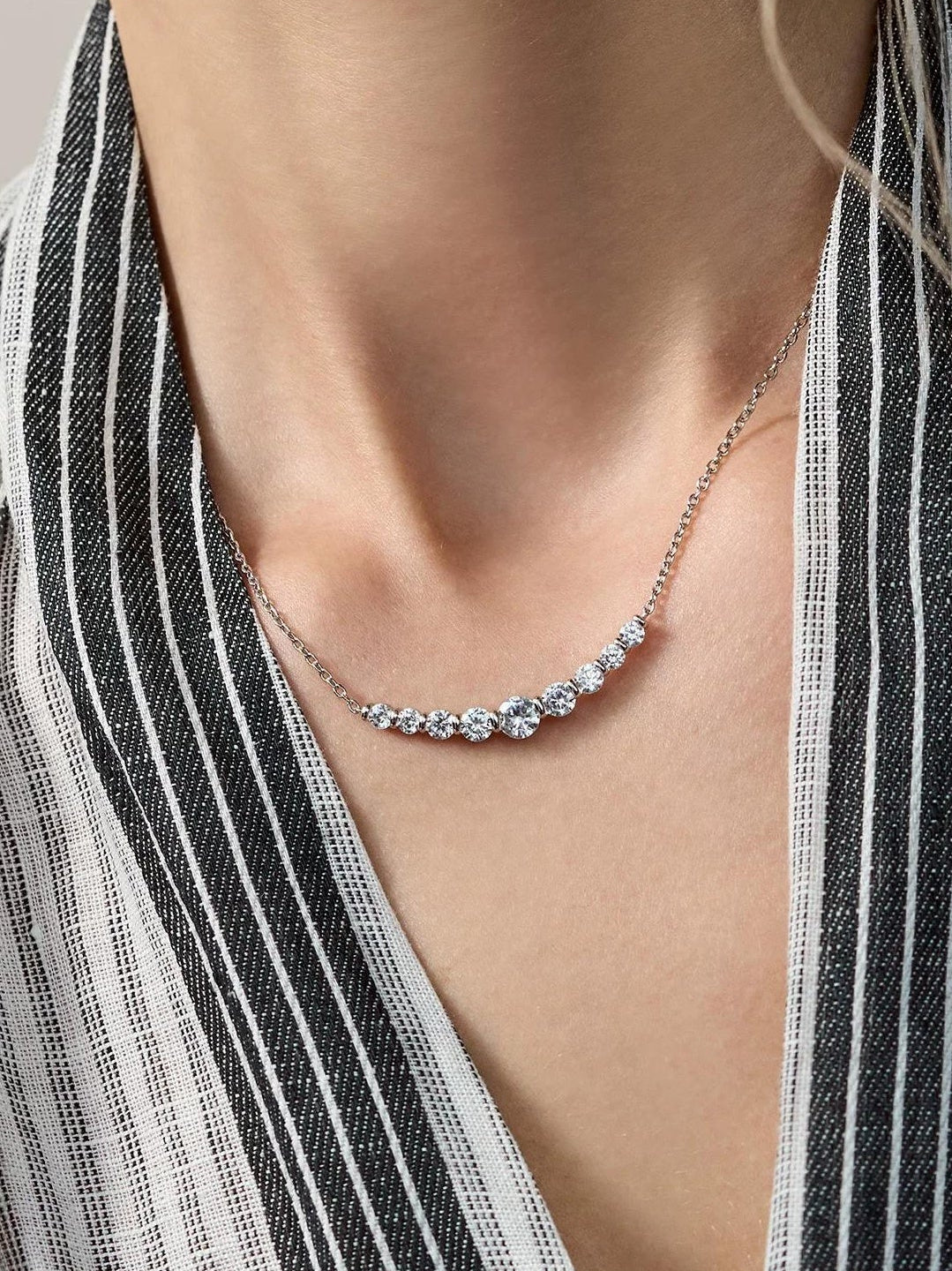 ELEGANT ZIRCONIA COLLARBONE NECKLACE