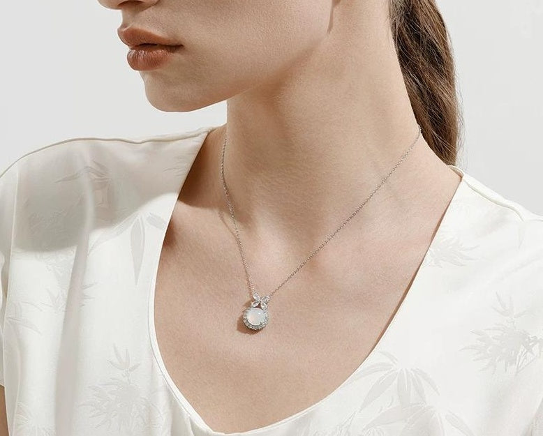 CRYSTAL FOUR LEAF CLOVER NECKLACE
