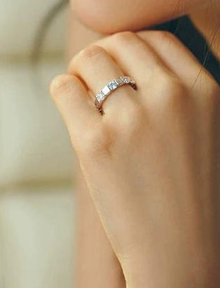 LUXURY PLAIN BAND RING