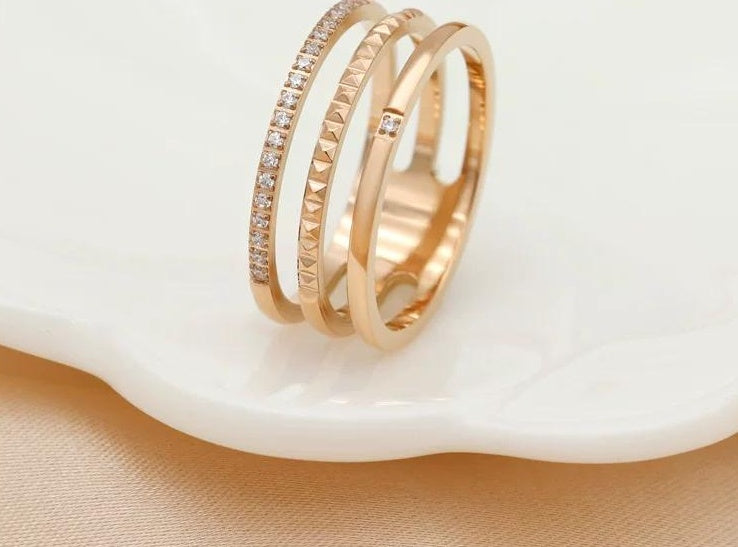CHIC STACKABLE RINGS SET
