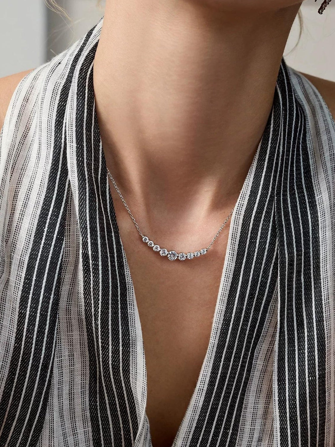 ELEGANT ZIRCONIA COLLARBONE NECKLACE