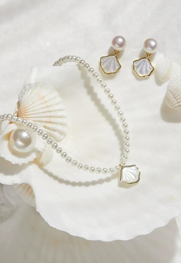 ELEGANT PEARL SHELL NECKLACE