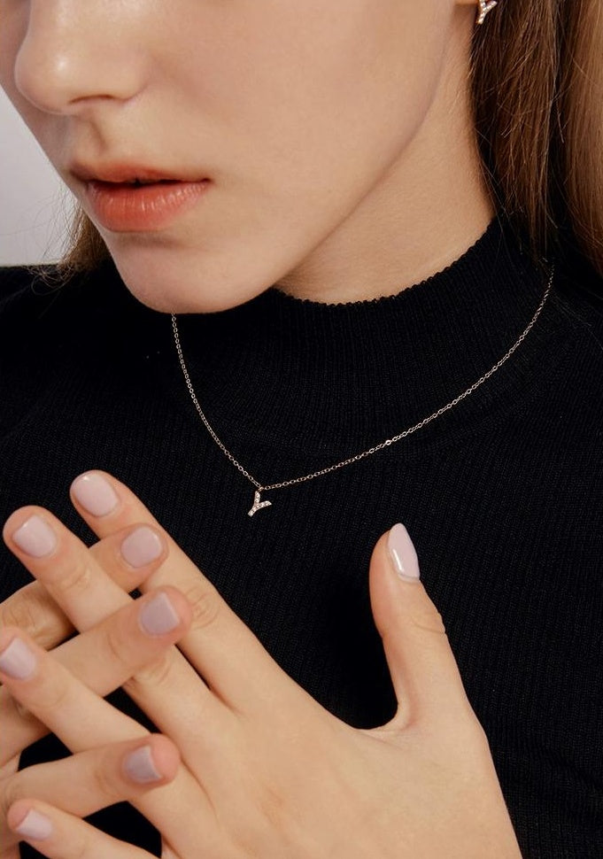 MINIMALIST LETTER PENDANT NECKLACE