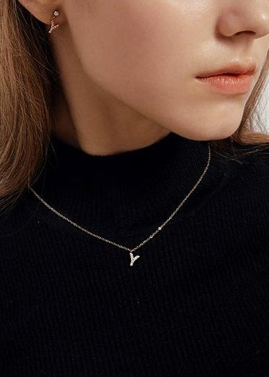 MINIMALIST LETTER PENDANT NECKLACE