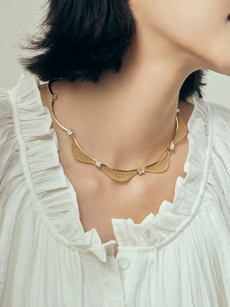 ELEGANT GOLD COLLARBONE NECKLACE