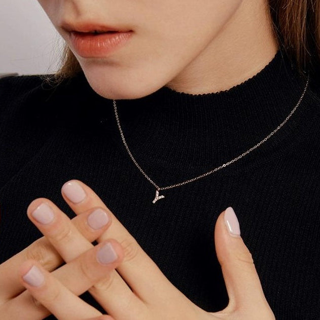 MINIMALIST LETTER PENDANT NECKLACE