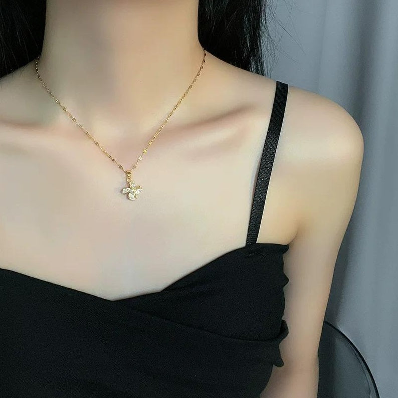 WINDMILL COLLARBONE NECKLACE