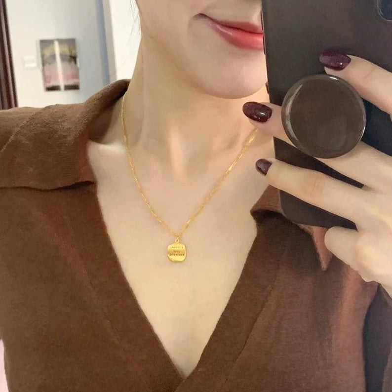 KOREAN CURLED-EDGE PENDANT NECKLACE