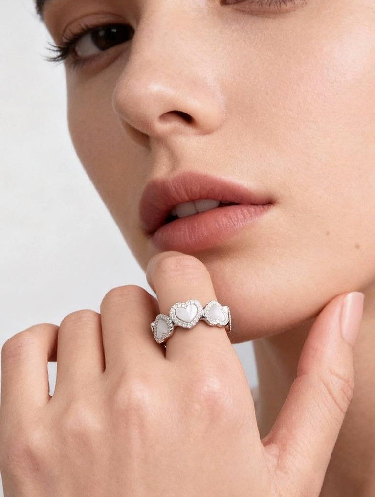 LUXURY SHELL PINKY RING