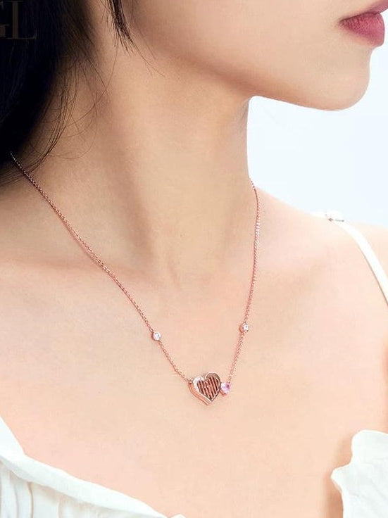 HEART STRINGS LOVE NECKLACE