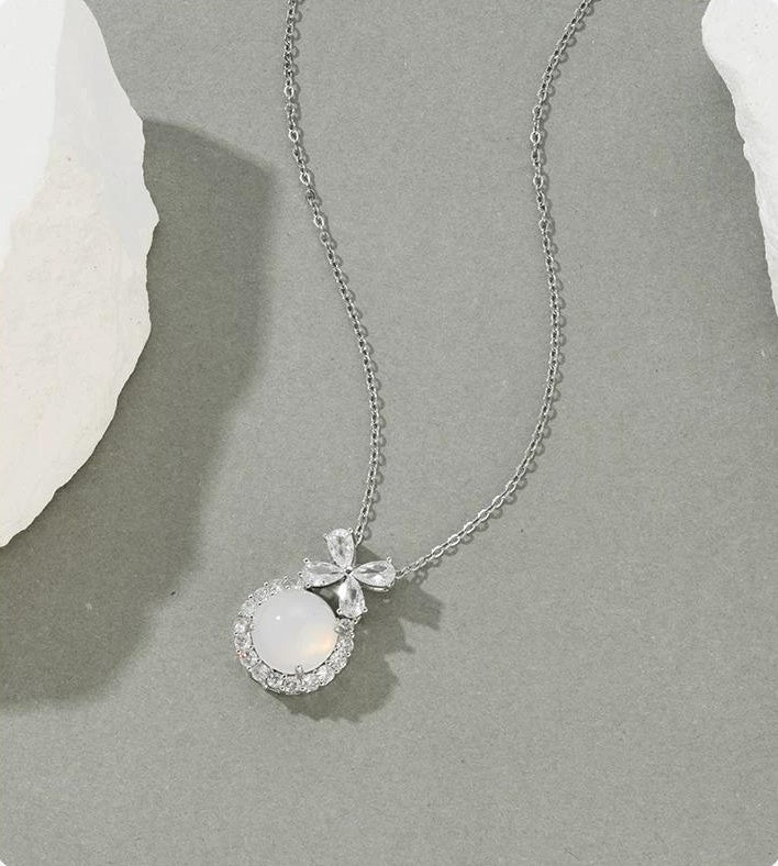 CRYSTAL FOUR LEAF CLOVER NECKLACE
