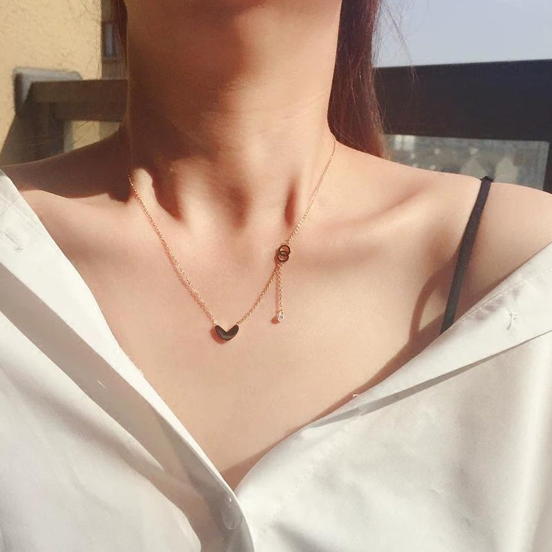 HEART-SHAPED CRYSTAL COLLAR NECKLACE