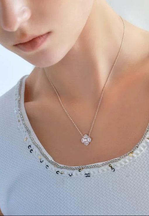 SILVER CLOVER PENDANT NECKLACE