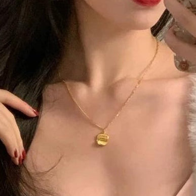 KOREAN CURLED-EDGE PENDANT NECKLACE