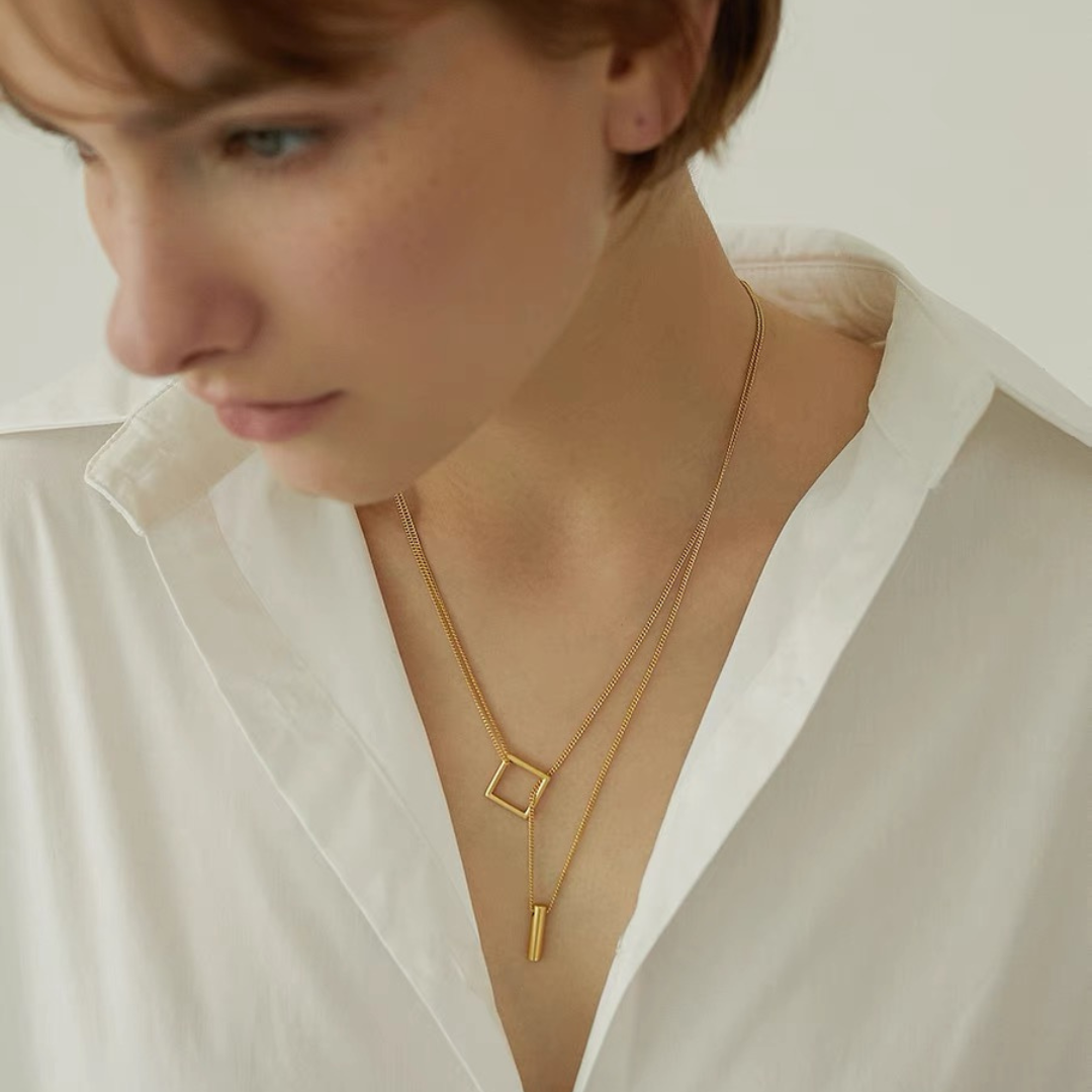 GOLD SQUARE LAYER NECKLACE